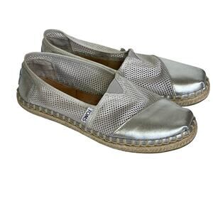 TOMS Women’s Silver Metallic Leather and Mesh Flat Slip Ons size 6.5
